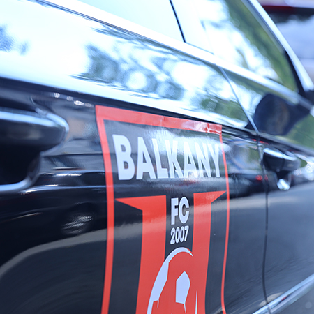 Наклейки на авто под заказ удобный способ персонализации и рекламы